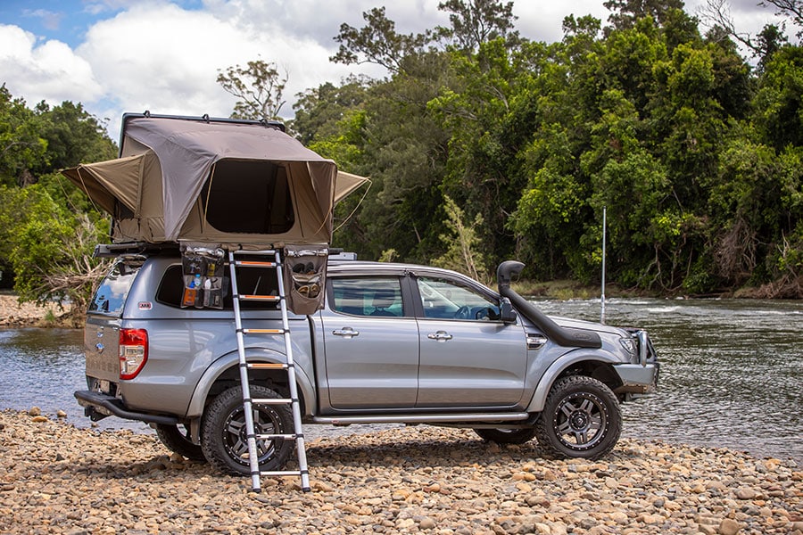 Neues Offroad-Zubehör Juli 2023: Taubenreuther Dachzelt Esperance auf Geländewagen