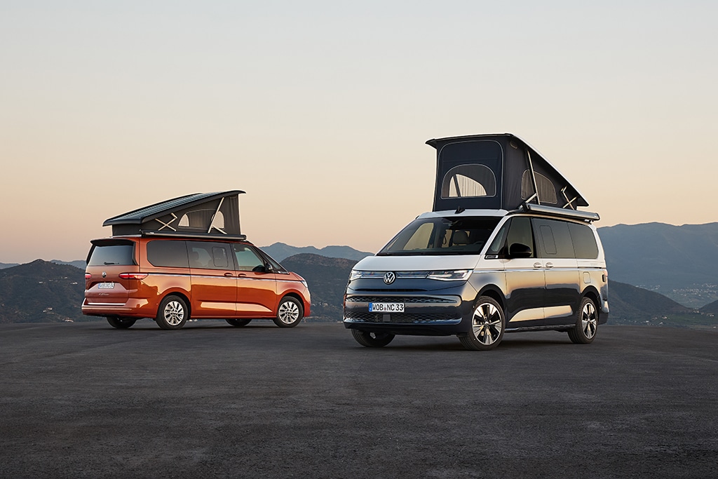 Zwei Campervans: California Beach Ocean.